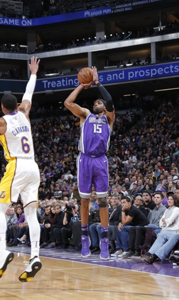 Kings keep rolling at home, beat Lakers 113-102 (Nov 22, 2017)
